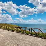 Διαμέρισμα Enjoy View - Ocean, Surf, Beach, Eat & Work *